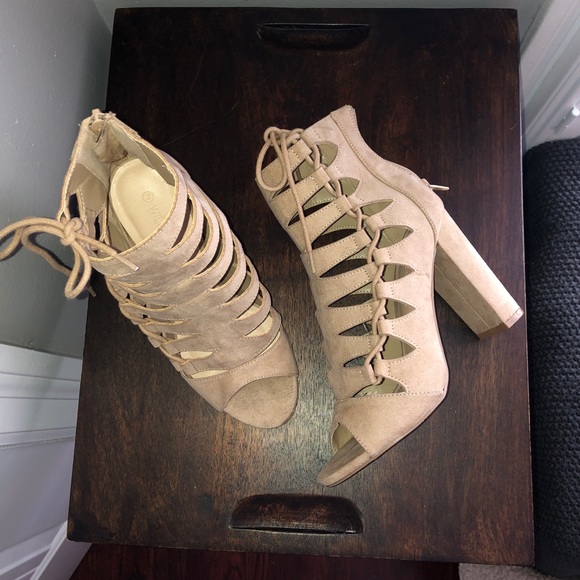 Tan heels - Picture 2 of 6